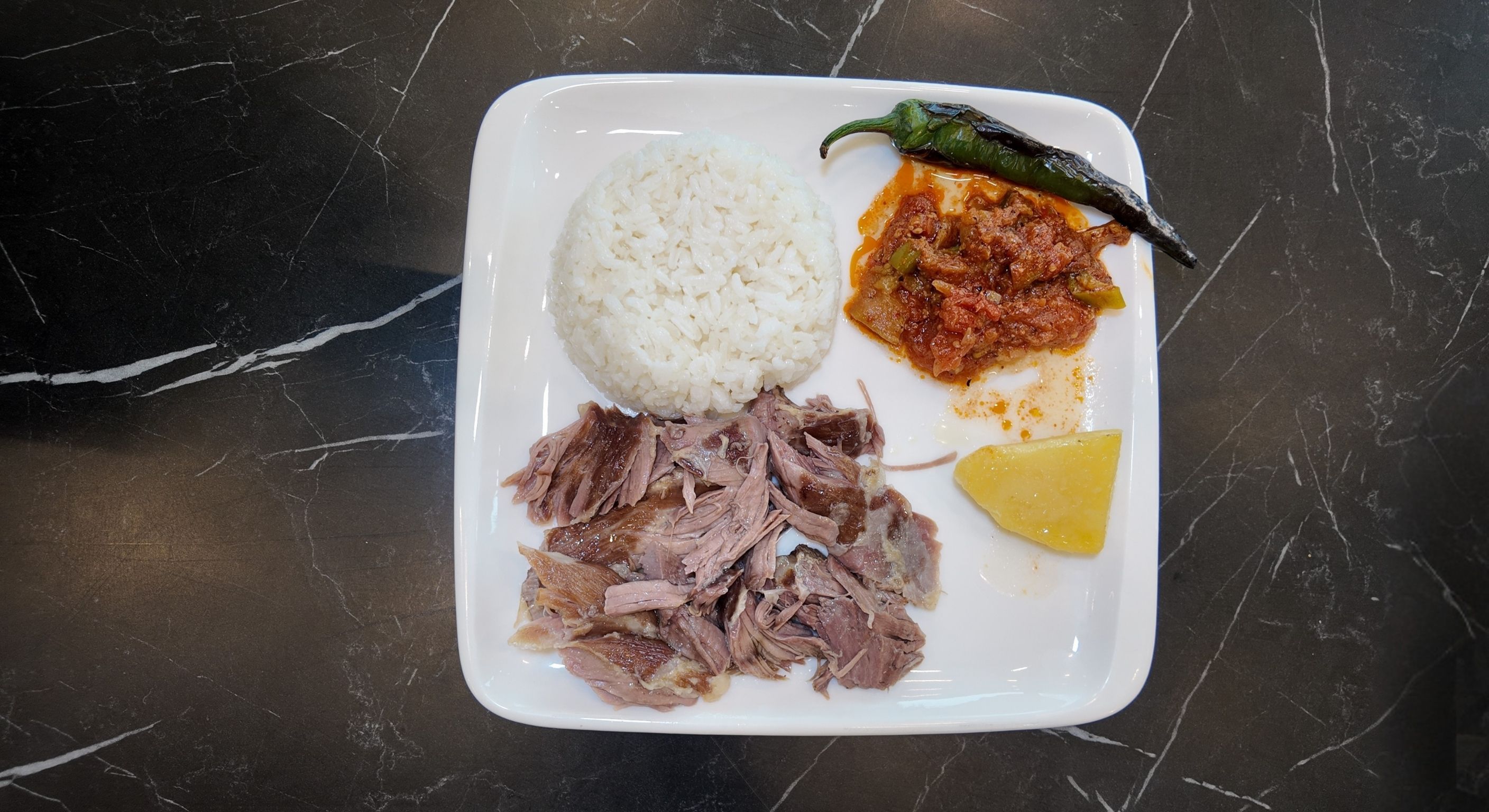 pilav üstü tandır, tandır kebap, kuzu tandır, pilav çeşitleri, diyarbakır yemekleri, et yemekleri, geleneksel lezzet, sulu et
