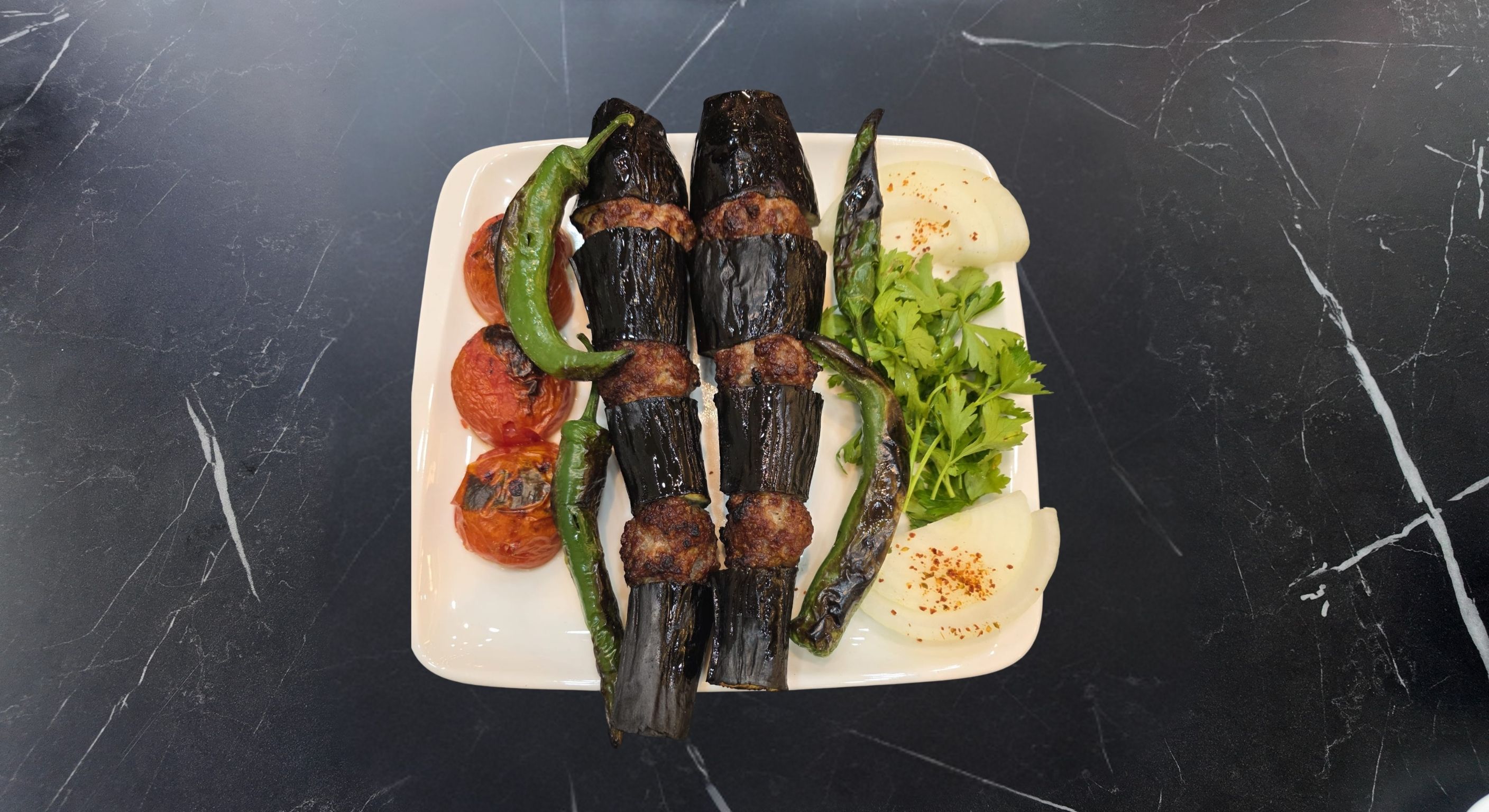 patlıcanlı kebap, köz patlıcan, kebap çeşitleri, kömür ateşi, şiş kebap, diyarbakır lezzeti, et ve sebze